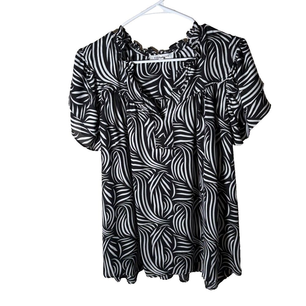 Rose & Olive Blouse Women's 2X Black Printed Short Sleeve V-Neck Ruffle Top